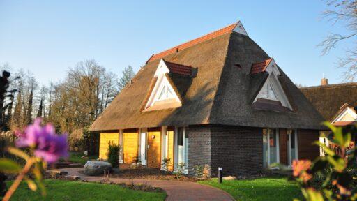 Das Löwenherz-Ferienhaus in Bad Zwischenahn von außen.