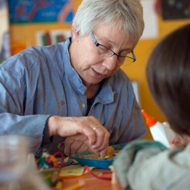 Basteln im Kinderhospiz Löwenherz
