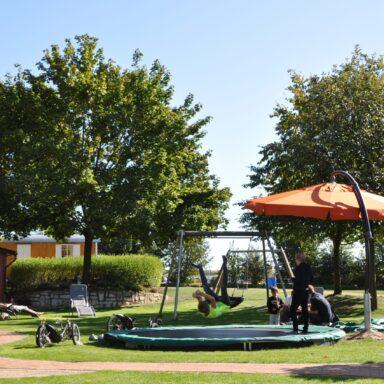 Das Trampolin im Garten vom Kinderhospiz Löwenherz