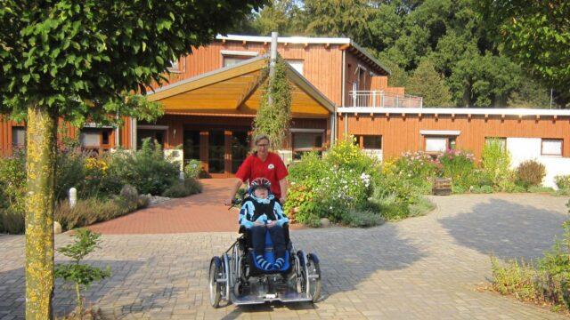 Der Eingang vom Kinderhospiz Löwenherz
