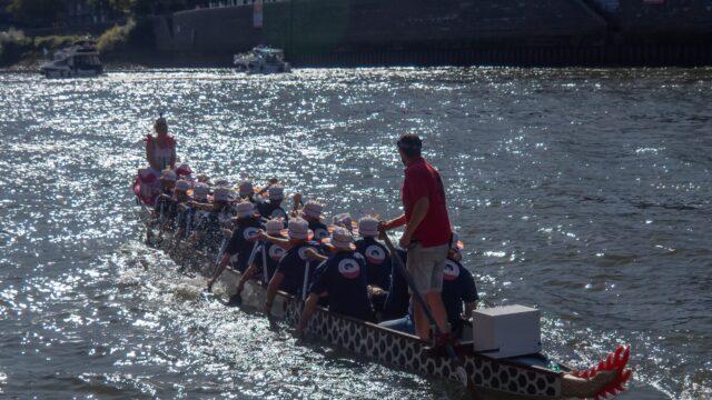 Das Löwenherz-Team auf der Weser beim Drachenboot-Cup