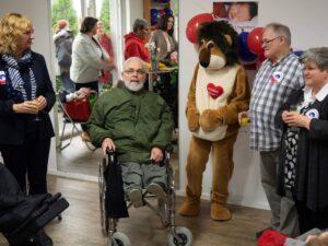 Schlüsselübergabe in der Löwenherz-Pflege-WG in Hannover
