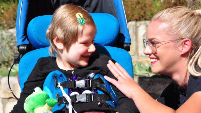 Arbeiten im Kinderhospiz: Was Pflege im Kinderhospiz Löwenherz bedeutet