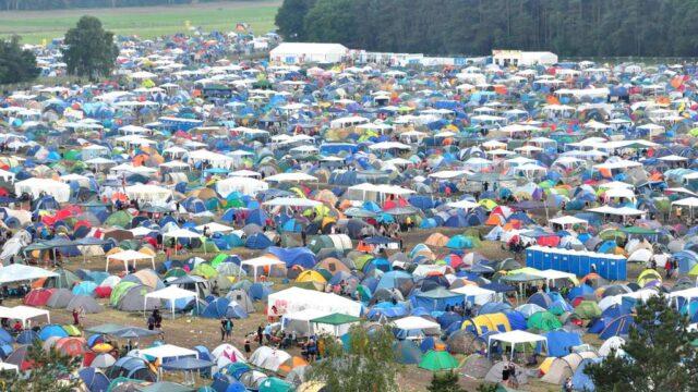 Die Beeke-Löwen aus Scheeßel geben beim Hurricane Camping-Ausrüstung gegen eine Spende für Löwenherz ab.