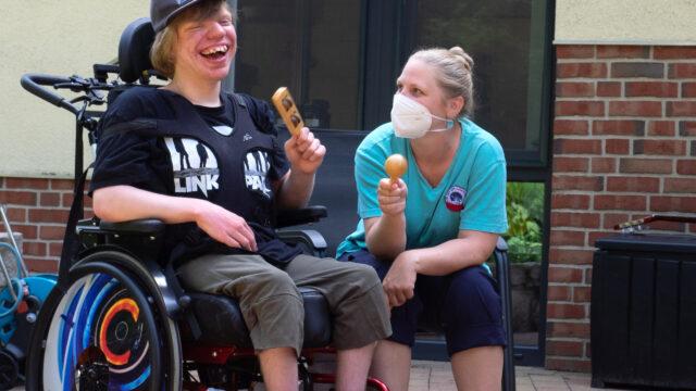 Die Arbeit in der Pflege bei Löwenherz macht Spaß.